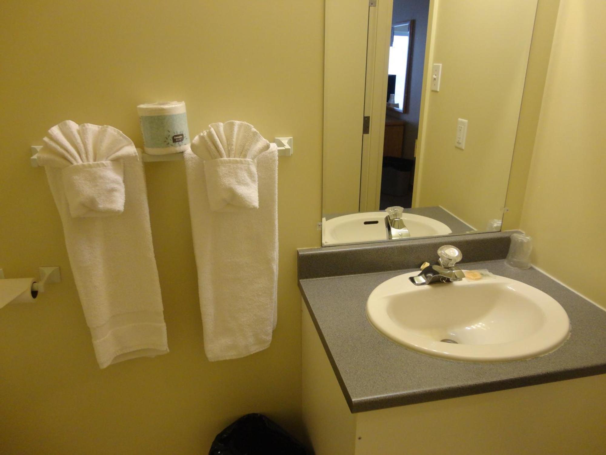 Canadas Best Value Inn Kapuskasing Exterior photo